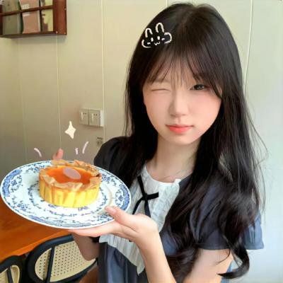 黑衣女孩